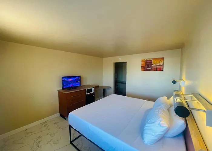 Happy Smart I-10 And Casa Grande Hotel *